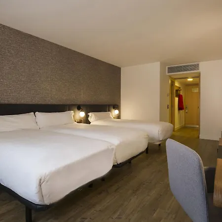 Otel Yomo Centric 4*
