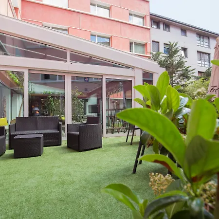 Otel Yomo Centric 4*