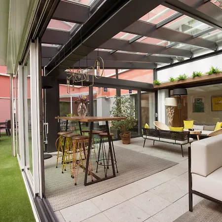 Otel Yomo Centric 4*
