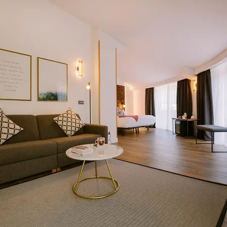 Otel Yomo Centric 4*