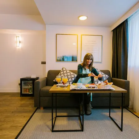 Otel Yomo Centric 4*