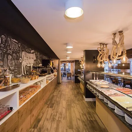 Otel Yomo Centric 4*