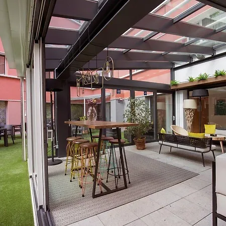 Otel Yomo Centric 4*